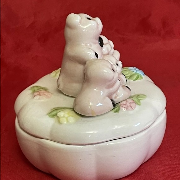 Adorable Pink Pig & Piglets Porcelain
Trinket Box - Vintage Cute! - Picture 3 of 10